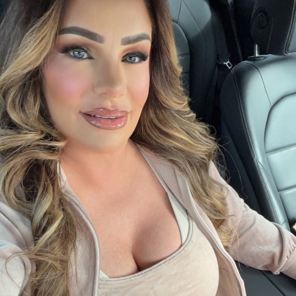 Meet your Posher, Jessica - Picture 1 of 1